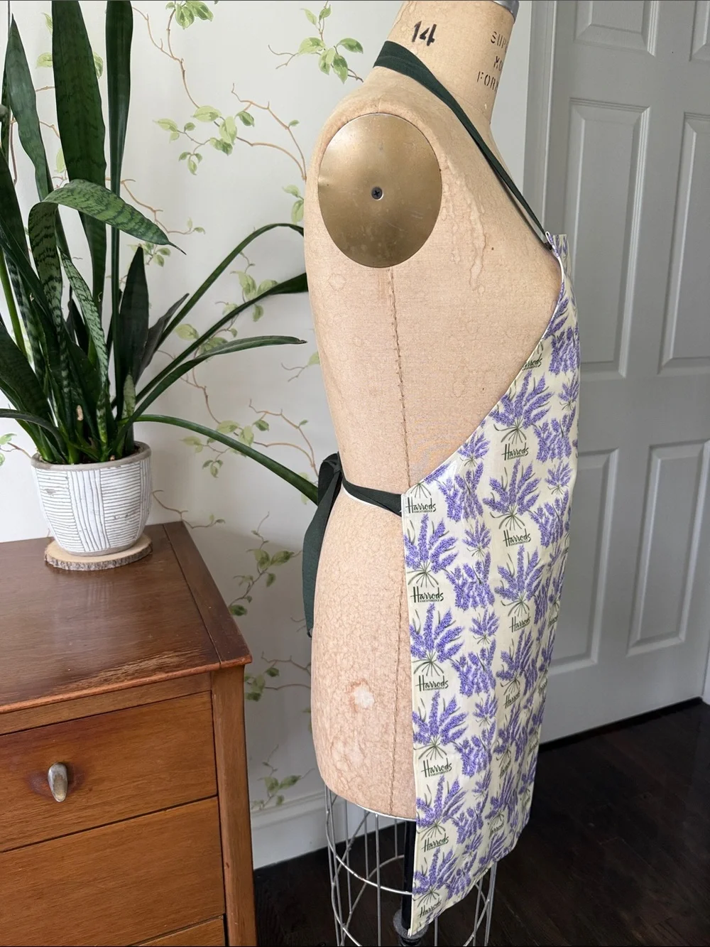 Harrods Knightsbridge Lavender Botanical Print Vinyl Cooking Craft Garden Apron